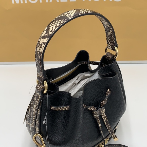 MICHAEL KORS REED MEDIUM BELTED BACKED MESSENGER CROSSBODY NATURAL/BLACK COLOR - Picture 15 of 15